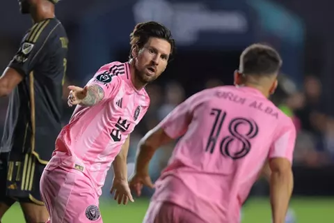 منافس الأهلي.. ميسي يسجل ثنائية ويقود إنتر ميامي إلى نصف نهائي كونكاكاف (فيديو)